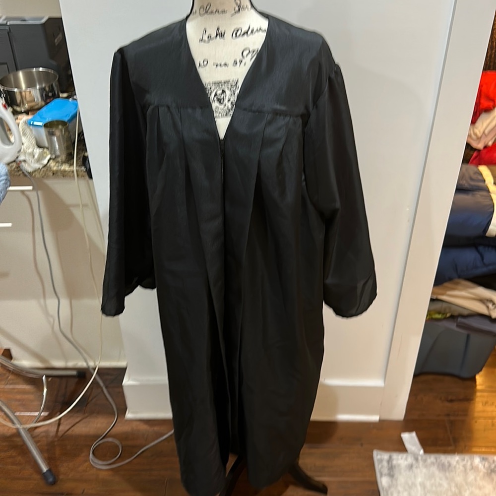 Jostens, 5’ 10”- 6’ 00”  graduation/judge/choir